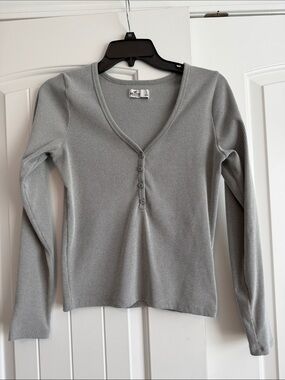 Hollister Ribbed V-Neck Henley Top - Gray
